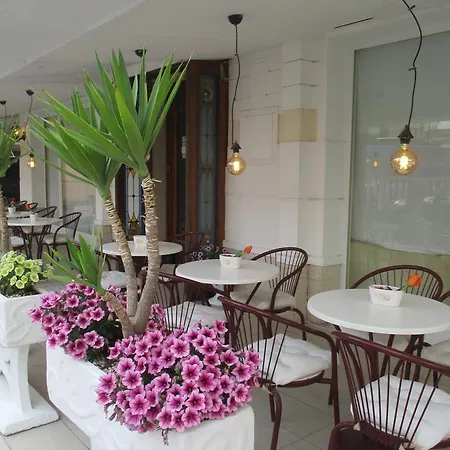 Primavera Hotel